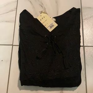 NWT. black size S mid sleeve dress shirt.